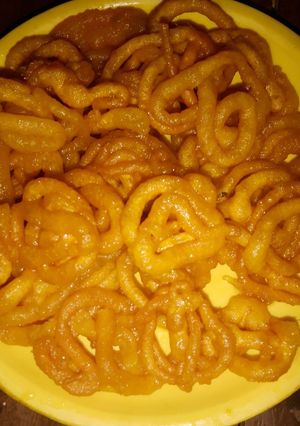 जलेबी (jalebi recipe in hindi) रेसिपी मुख्य फोटो