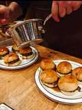 Mini Burger cu Coada de Vită și Sos Demiglace