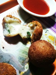 பெப்பர் சீஸ் பால் (Pepper cheese ball recipe in tamil) செய்முறை முக்கிய புகைப்படம்