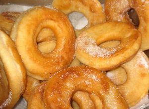 Una foto de Donas o rosquitas con harina leudante