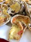 Ostras, almejas y machas a la parmesana