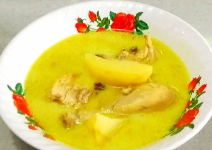 Opor ayam kentang