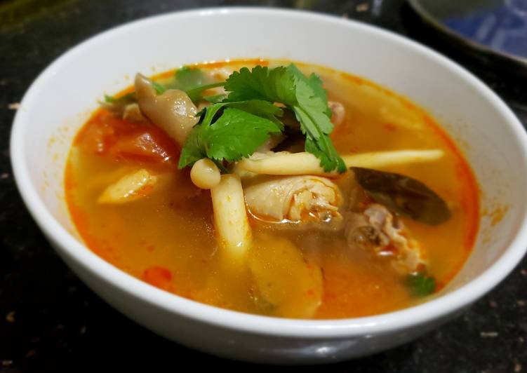 Resep Tom Yam Soup Ayam gampang dan enak (versi bening), Enak