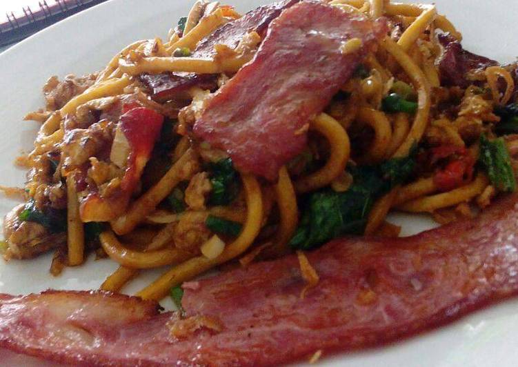 Bagaimana Membuat Mie Goreng Bacon Anti Gagal