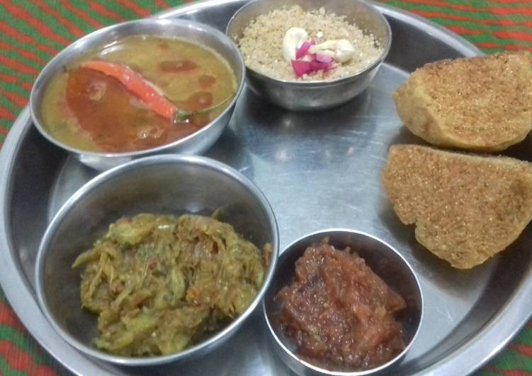 Daal baafle,churma,tamatar ki chutney and baigan ka bharta