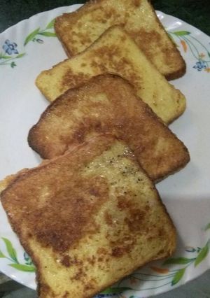 A picture of French Toast.