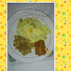 A picture of Fried rice with mince meat sauce.