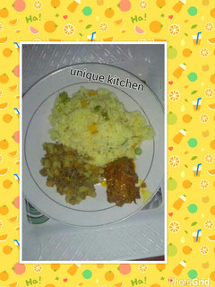 A picture of Fried rice with mince meat sauce.