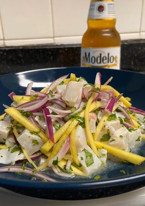 Una foto de Ceviche de pescado con Mango