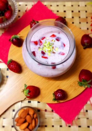 A picture of Strawberry basundi (rabdi).
