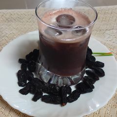 A picture of Dry black grapes juice.