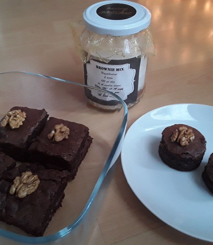 Brownie egyszerűen, csak mixeljük recept fotója