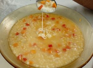 Una foto de Sopa de fideos y verdura