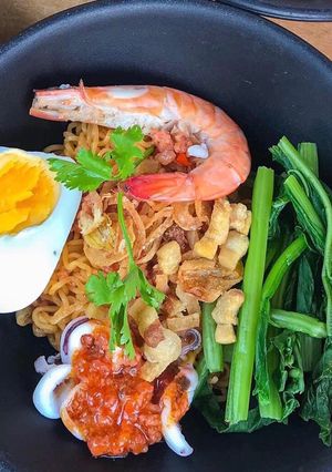Hình của món Mì trộn hải sản.