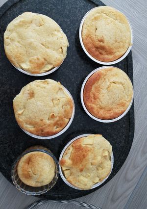 Une photo de Gâteau aux pommes avec un cœur en chocolat