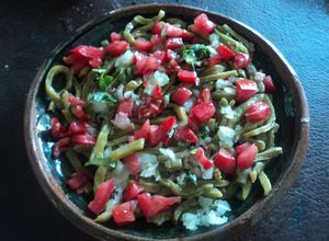 Una foto de Ensalada de nopales mansos con verduras y queso marinado en tequila las Correa del Ocote