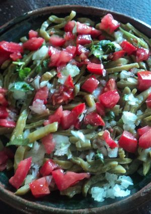 Una foto de Ensalada de nopales mansos con verduras y queso marinado en tequila las Correa del Ocote