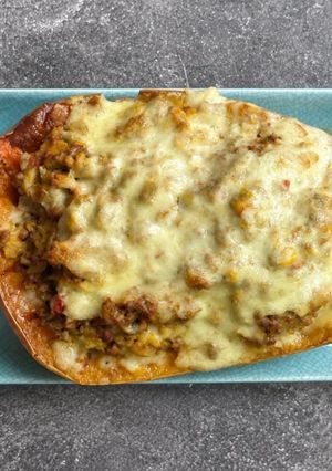 Una foto de Zapallo relleno gratinado con carne y queso