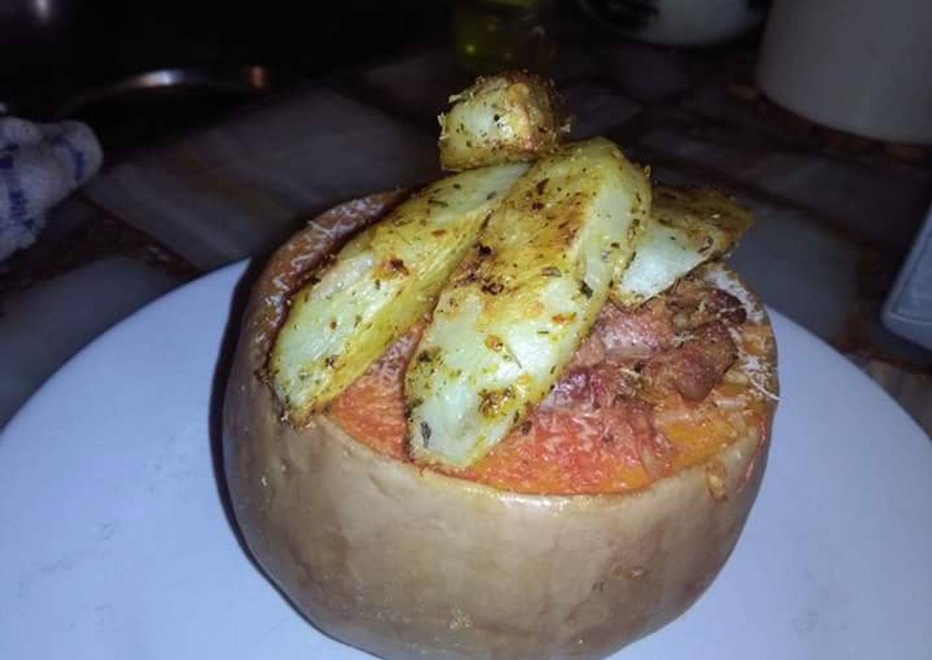 Calabaza rellena con papas saborizadas