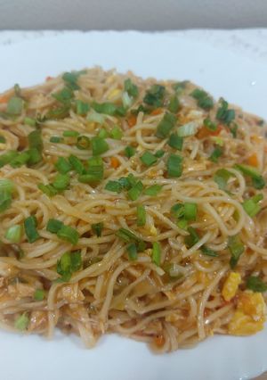A picture of Tomato chow mien.