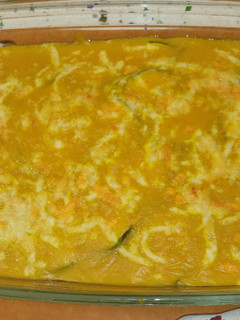 Una foto de Calabacines gratinados con crema de calabaza, curry y queso
