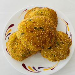 A picture of Semolina and potato puri.