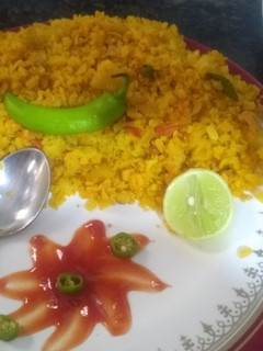 बटाटा पोहा (Batata poha recipe in Hindi) रेसिपी मुख्य फोटो
