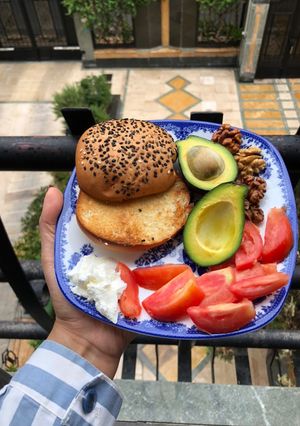 عکسی از دستور صبحانه ساندویچ آواکادو🥑😋