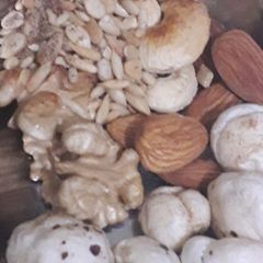 A picture of Roasted phool makhana.