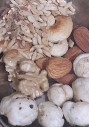 A picture of Roasted phool makhana.