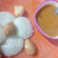 Sambhar with vada and idli A picture of Sambhar with vada and idli.