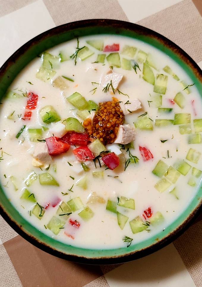 Холодний суп на бульйоні зі сметаною та чилі😋