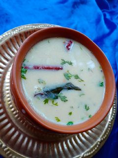 गुजराती कढ़ी (Gujarati kadhi recipe in hindi) रेसिपी मुख्य फोटो