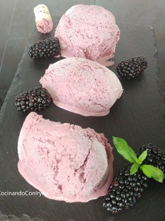 Una foto de Helado de vino tinto Cabernet Sauvignon