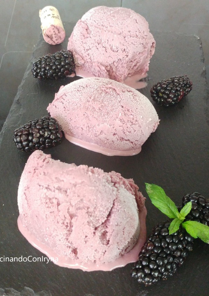 Una foto de Helado de vino tinto Cabernet Sauvignon