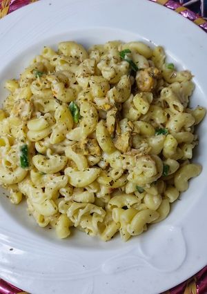 A picture of Cheesy Macronies.