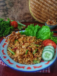 Foto resep Nasi Goreng Bonggol Brokoli dengan Keripik Kulit Kentang