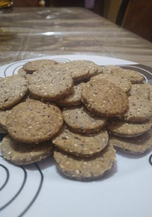 Una foto de Galletas integrales de semillas💛