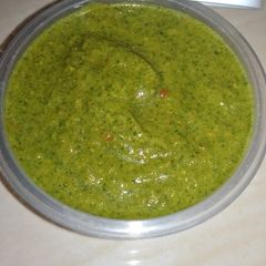 A picture of Green chutney.