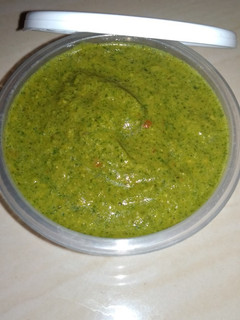 A picture of Green chutney.