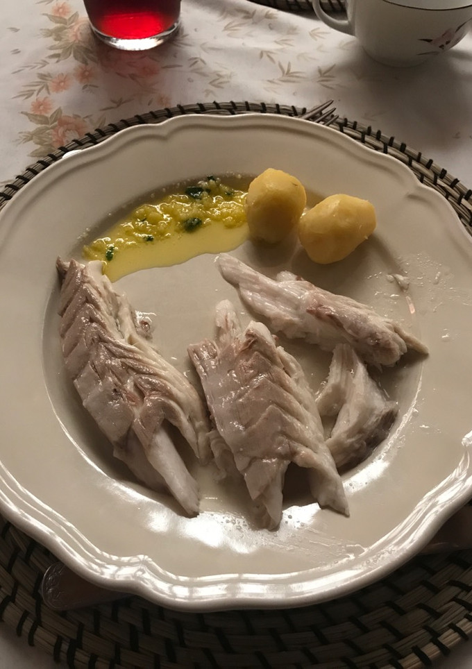 Una foto de Lubina salvaje a la sal