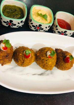 फलाफल हुमस के साथ (Falafal hummus ke saath recipe in hindi) रेसिपी मुख्य फोटो