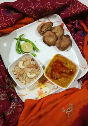 दाल बाटी चूरमा (Dal Bati Churma recipe in hindi) रेसिपी मुख्य फोटो