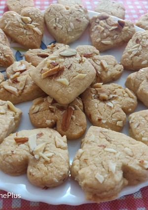 आटा बटर बिस्कुट (aata butter biscuit recipe in Hindi) रेसिपी मुख्य फोटो