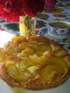 Una foto de Torta de manzana invertida