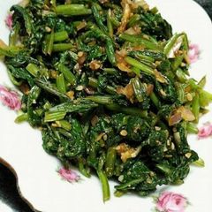 A picture of Korean Spinach Salad.