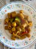 Mezze maniche con pomodorini, zucchina e capesante