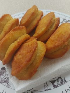 Foto di Focaccelle ripiene di ricotta e salame.. Fritte