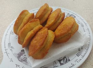 Foto di Focaccelle ripiene di ricotta e salame.. Fritte