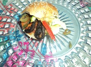 Una foto de Semita con hongos  y chile jalapeño rojo el geras